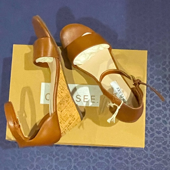 MOONDUST  Women’s Sandal  ( Cognac ) Size 7 NWT - Picture 2 of 5